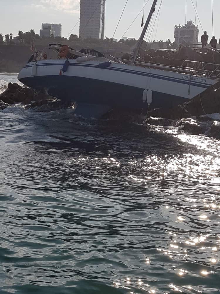 חילוץ כלי שייט על ידי צוות מרינה תל אביב