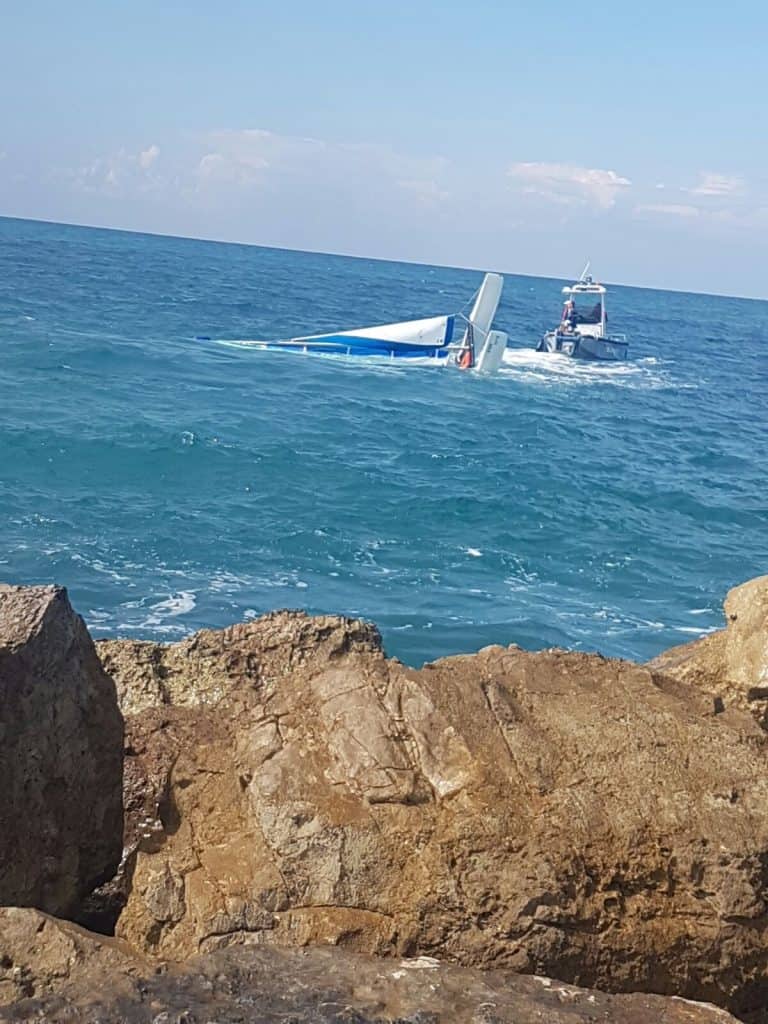 חילוץ כלי שייט על ידי צוות מרינה תל אביב